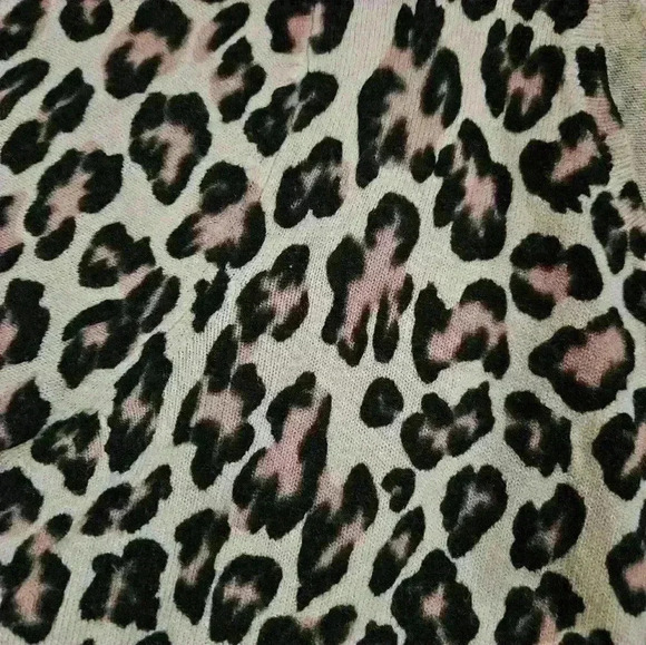 Monroe & Main Pink Leopard print 3/4 sleeve cardigan. Size L - Picture 6 of 9